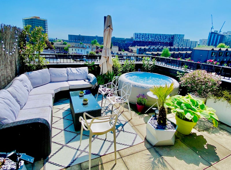 Photo 1: Roof terrace (private, not communal)