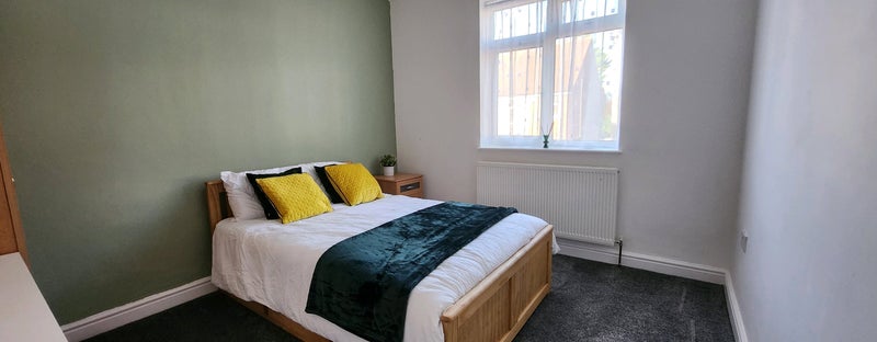 Photo 1: Room 3 - with 6 under bed drawers