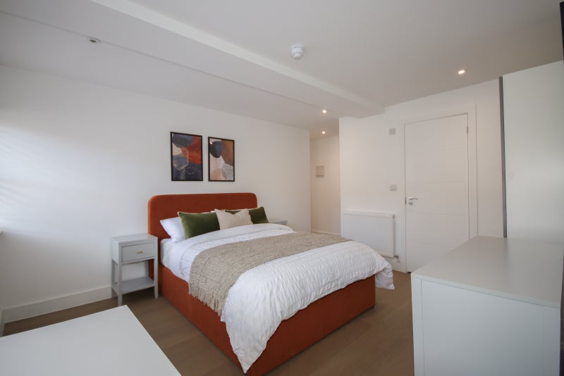 Photo 1: Double Bedroom