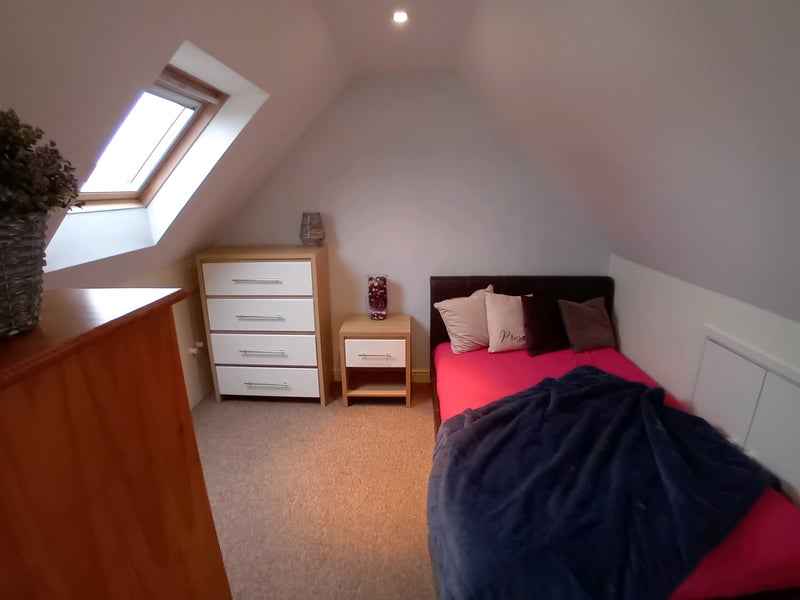 Photo 1: Double attic room with ensuite and study area
