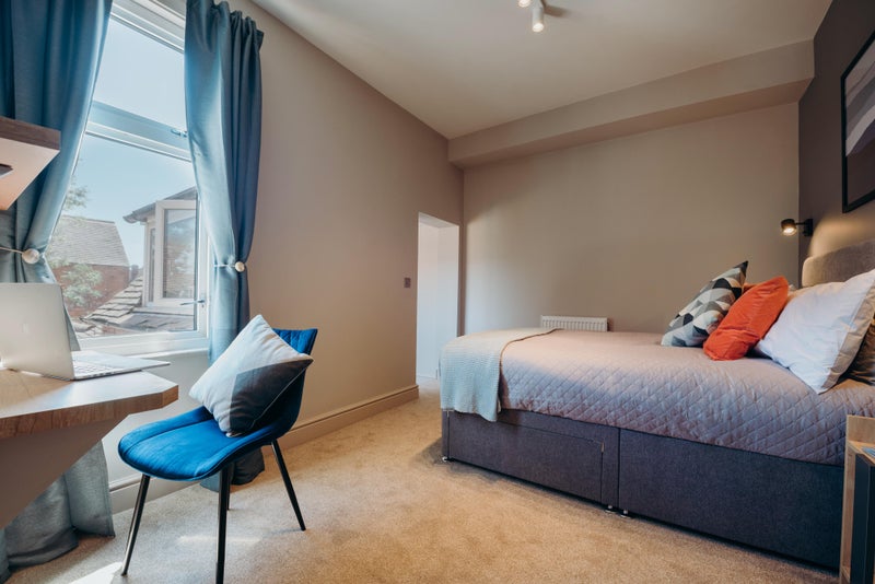 Photo 1: Room 4 Studio En Suite