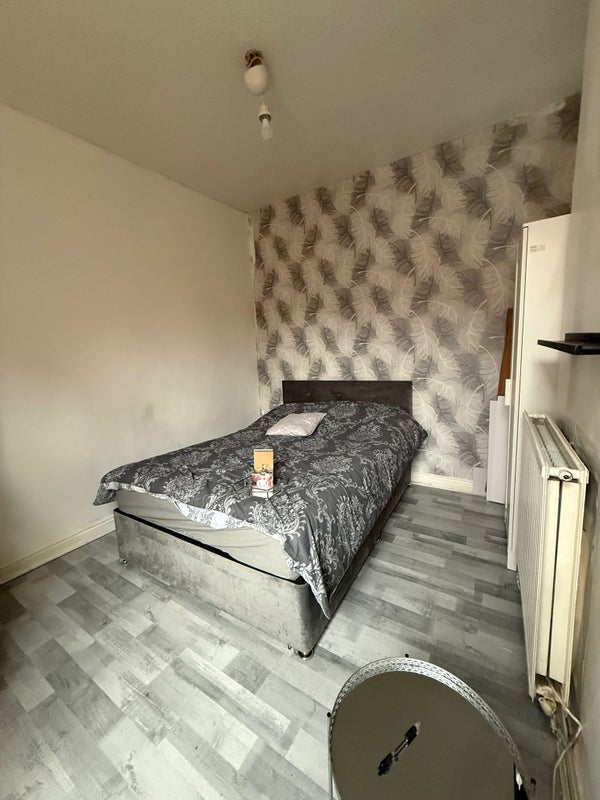 Photo 1: A double spacious room