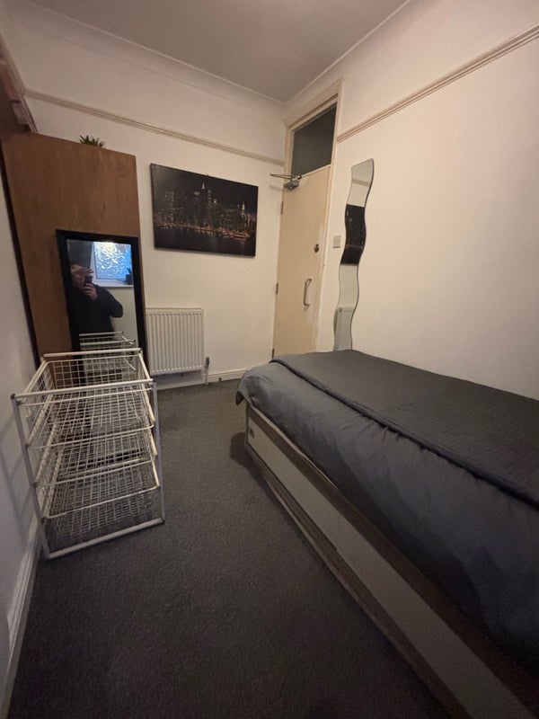 Photo 1: Bedroomn 3 Sgl  £435