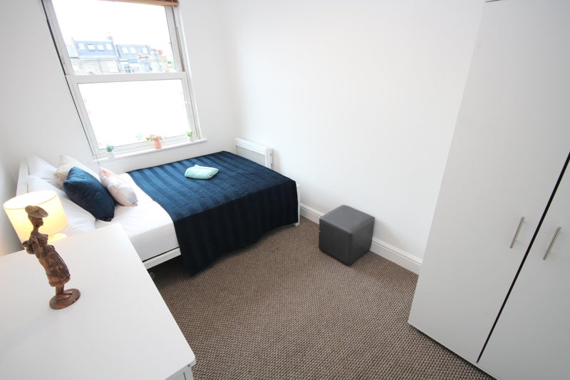 Photo 1: Room 2 - Available 21/03/2026