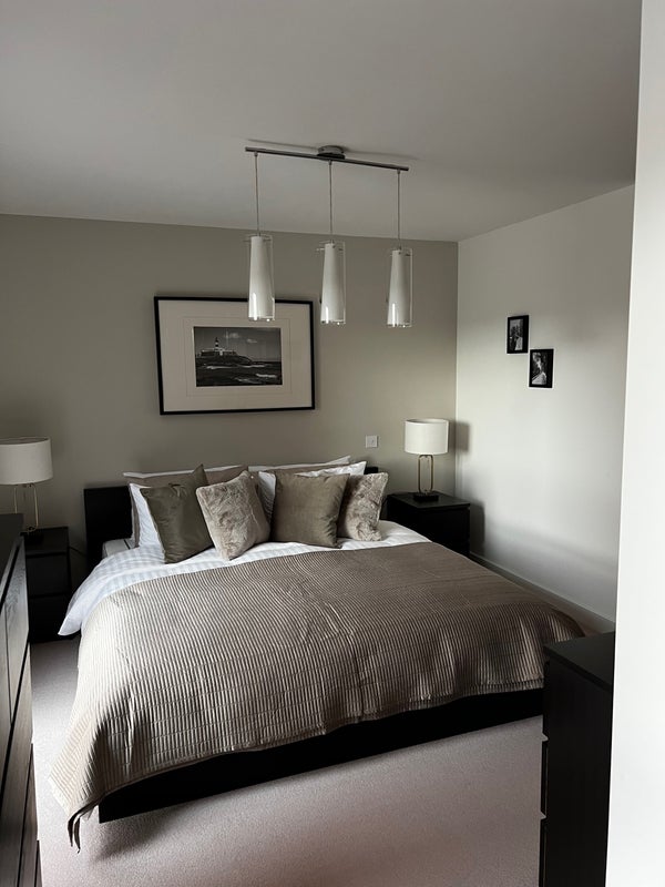 Photo 1: Spare bedroom 