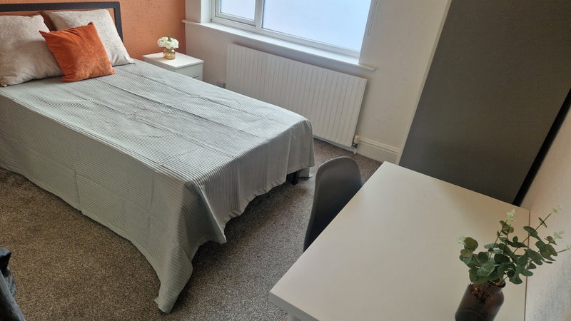 Photo 1: Just £630pcm