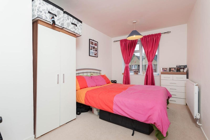 Photo 1: Double bedroom