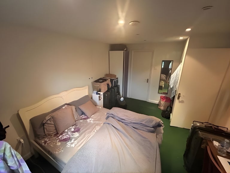 Photo 1: Specious En-Suite Double Bedroom