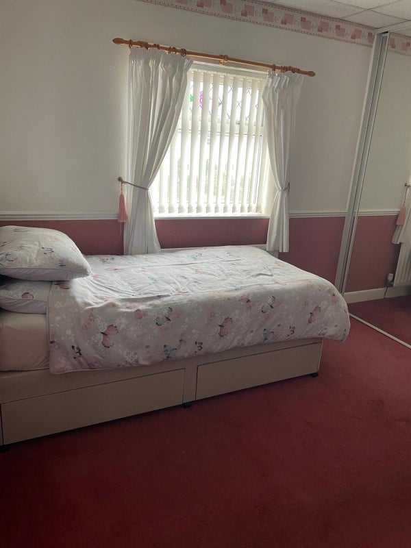 Photo 1: Single furnished room