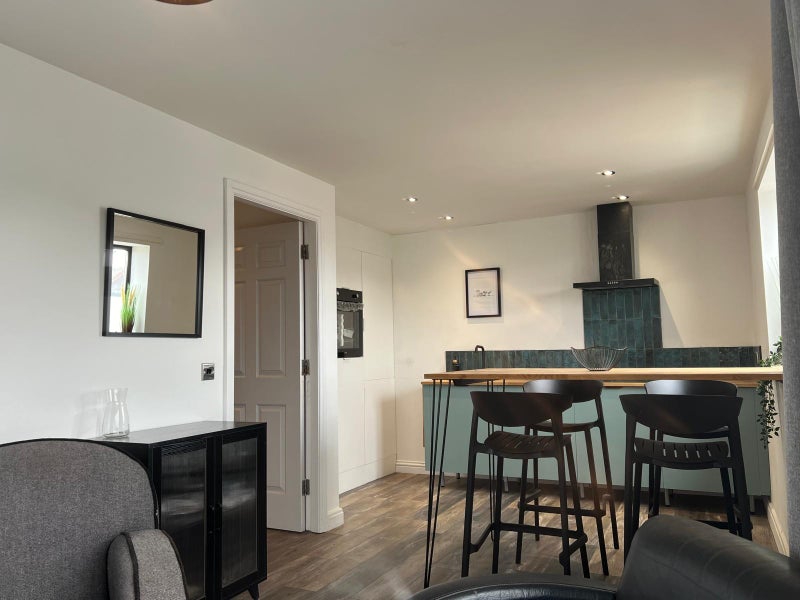 Photo 1: Kitchen/Diner