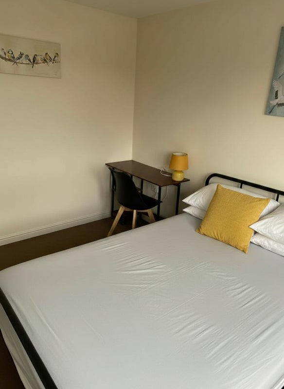 Photo 1: Large double bedroom