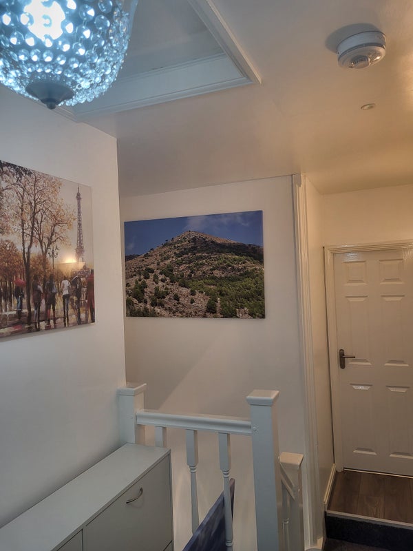 Photo 1: Room entrance 