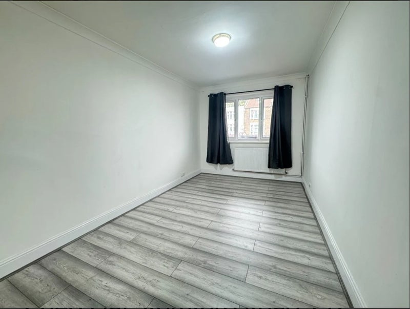 Photo 1: Double Bedroom