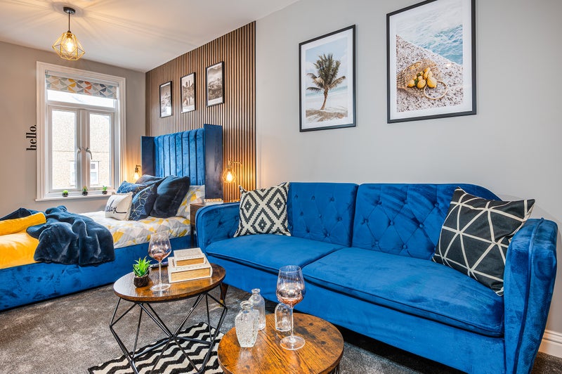 Photo 1: Studio bed & sofa 