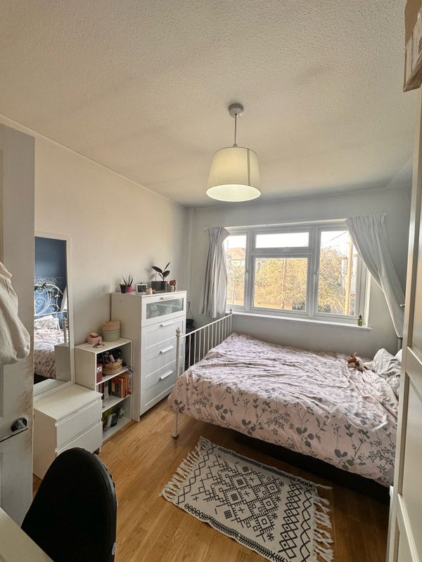 Photo 1: Spacious Double bedroom no 1 