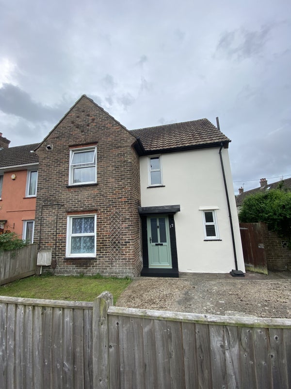 Photo 1: Front of property