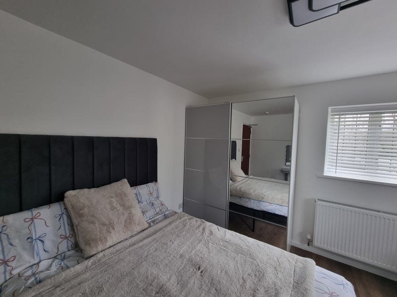Photo 1: Ensuite 5