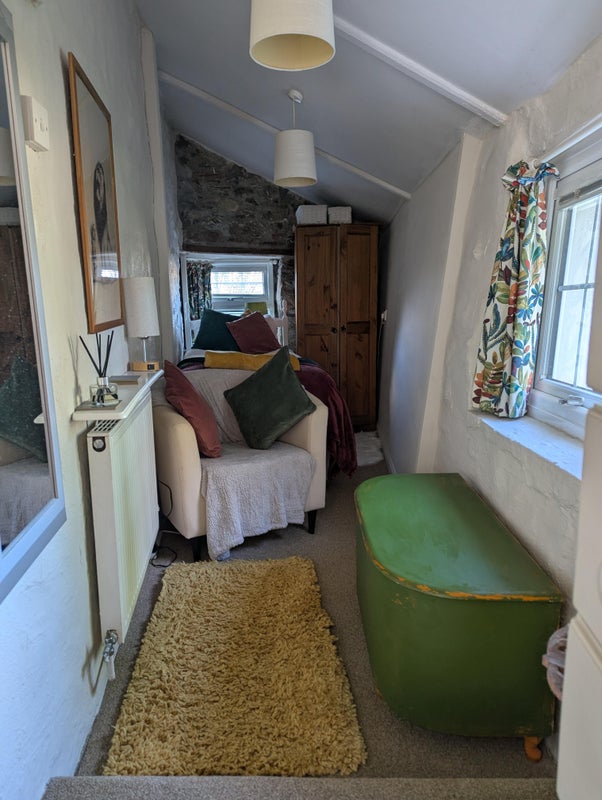 Photo 1: Single compact cosy room 