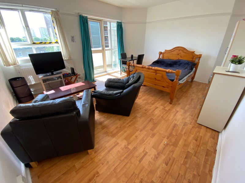 Photo 1: Room 1: £288pw with bills included. (Available 16/03/26)