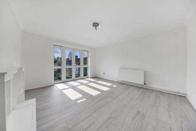 Photo 1: £1000 PER MONTH 