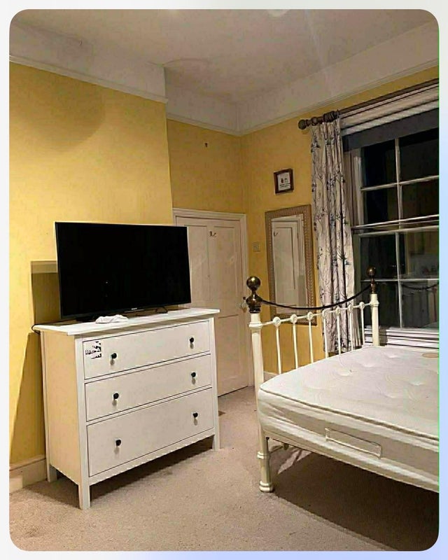 Photo 1: House has SkY TV on all main sets