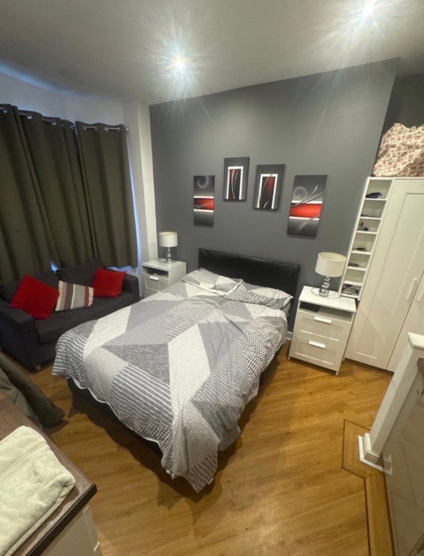 Photo 1: Double En Suite Room 