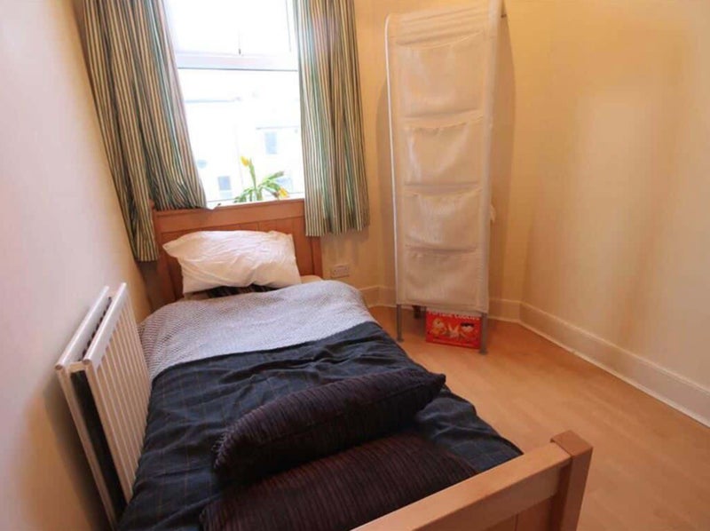 Photo 1: Single Room