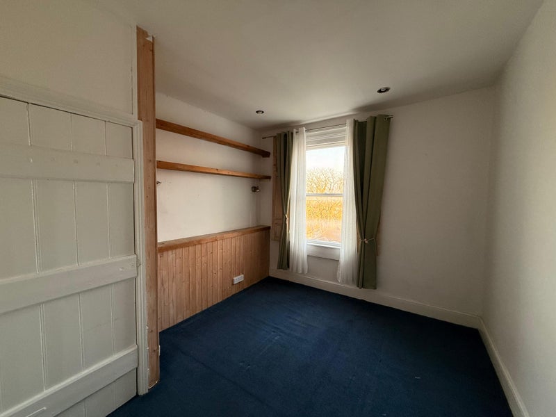 Photo 1: Bedroom (unfurnished)