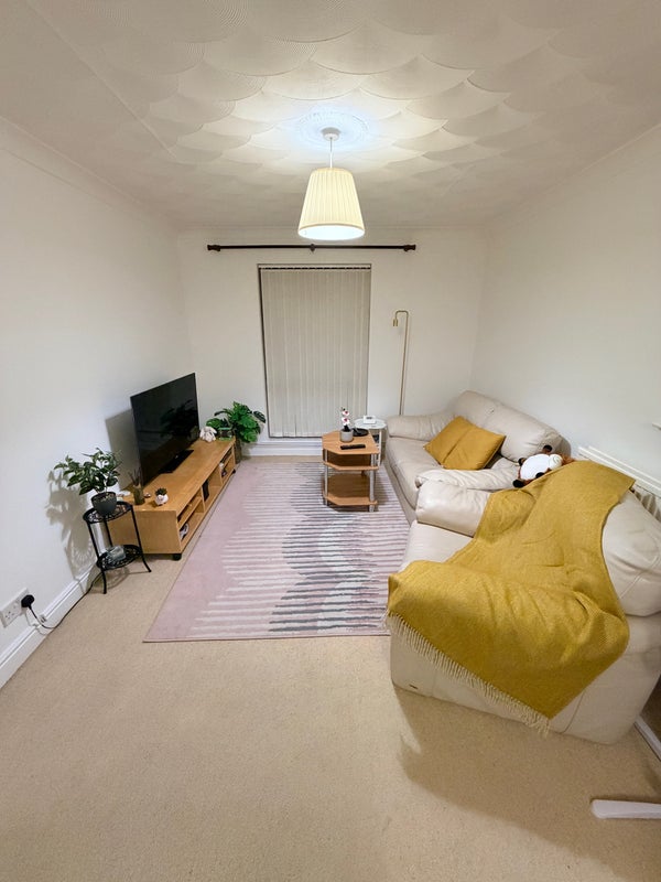 Photo 1: Shared Lounge Room