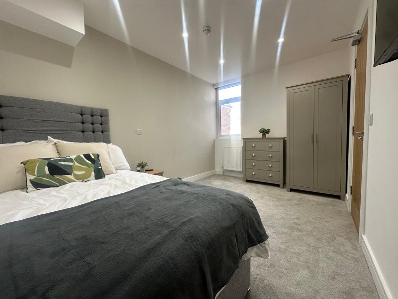 Photo 1: ROOM 4 £625 (SHARED BATHROOM)