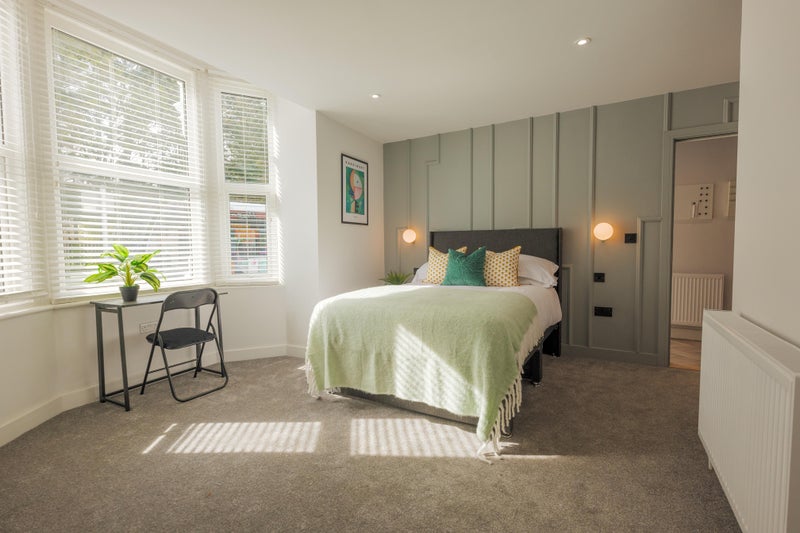 Photo 1: ROOM 1 WITH ENSUITE £900. £950 FOR A COUPLE 