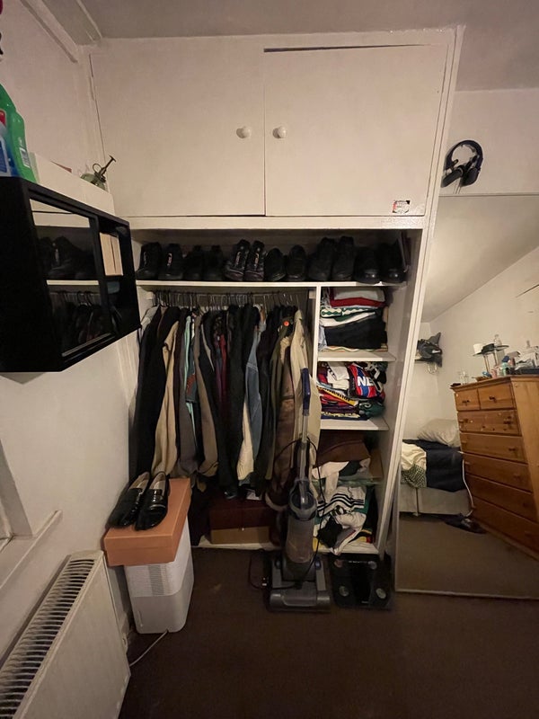 Photo 1: Bedroom Wardrobe