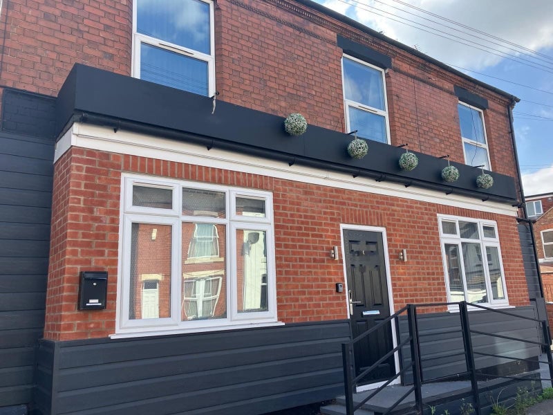 Photo 1: Front Exterior