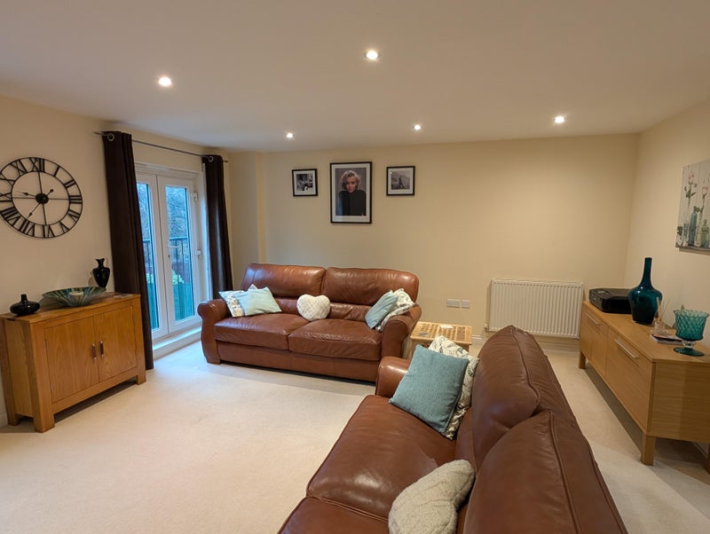 Photo 1: Luxurious Open Plan Lounge