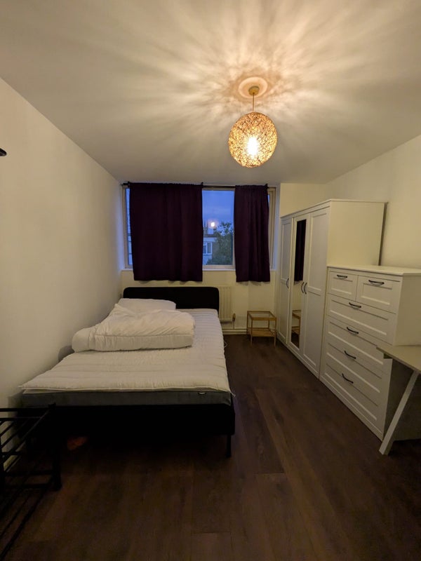 Photo 1: Double room available 