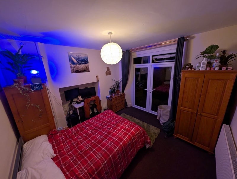 Photo 1: Bedroom Avaliable (has french doors attached to garden)