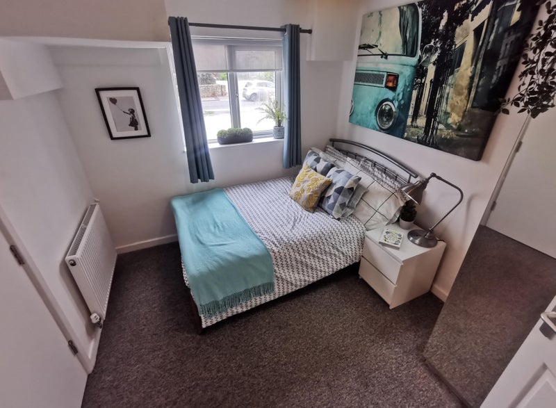 Photo 1: ROOM 1: Double ensuite, ground floor