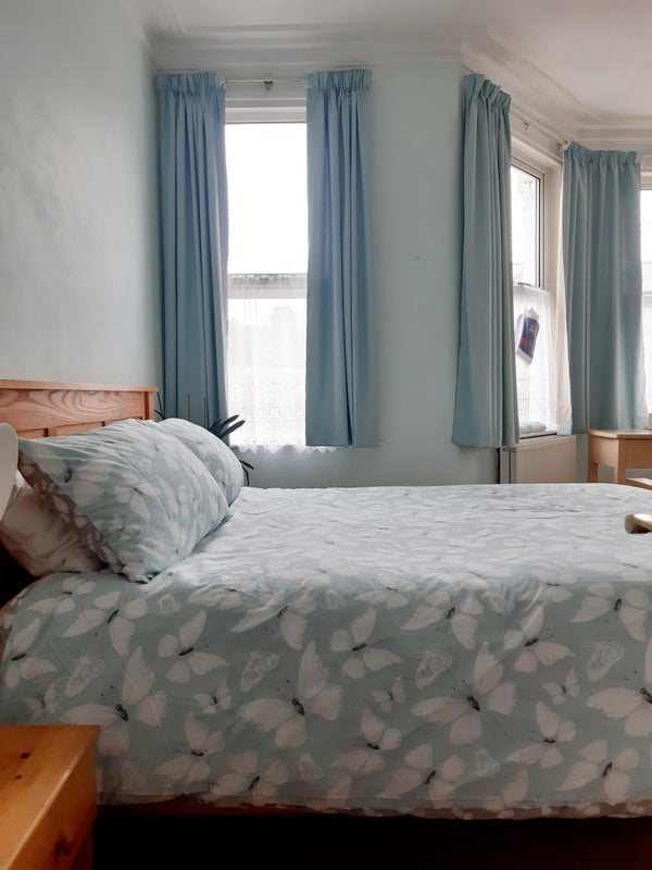 Photo 1: Main bedroom