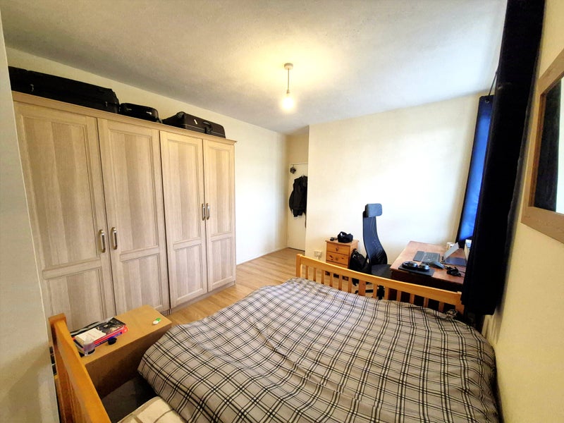 Photo 1: Bedroom
