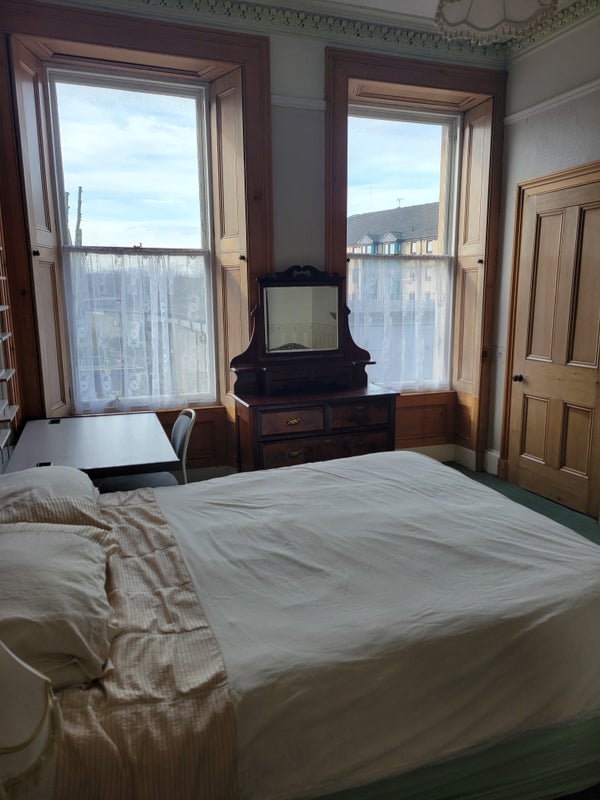 Photo 1: Double rooms with desk