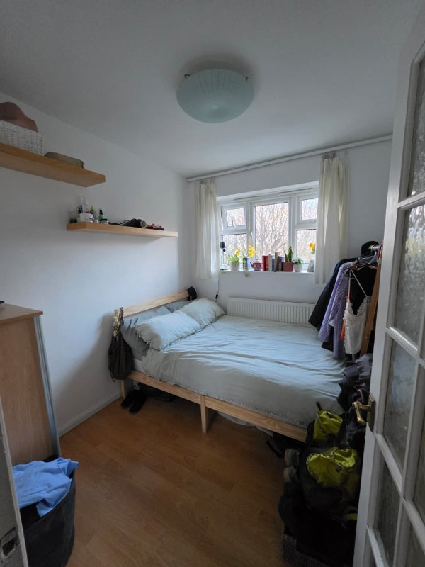 Photo 1: Bedroom (Image 1)