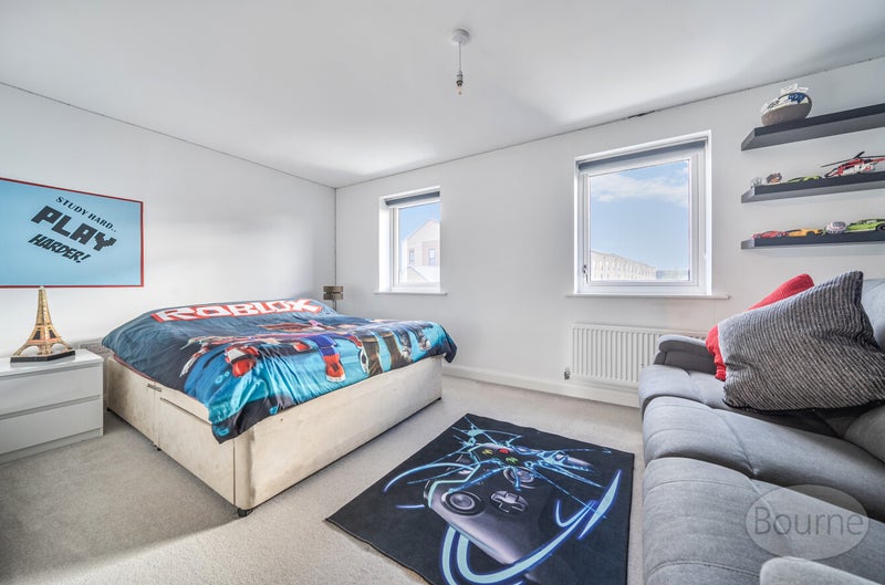 Photo 1: Large Double Room