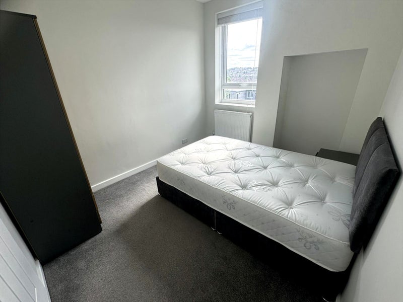 Photo 1: Room 3 @ £600pcm