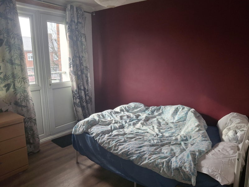 Photo 1: Double bedroom