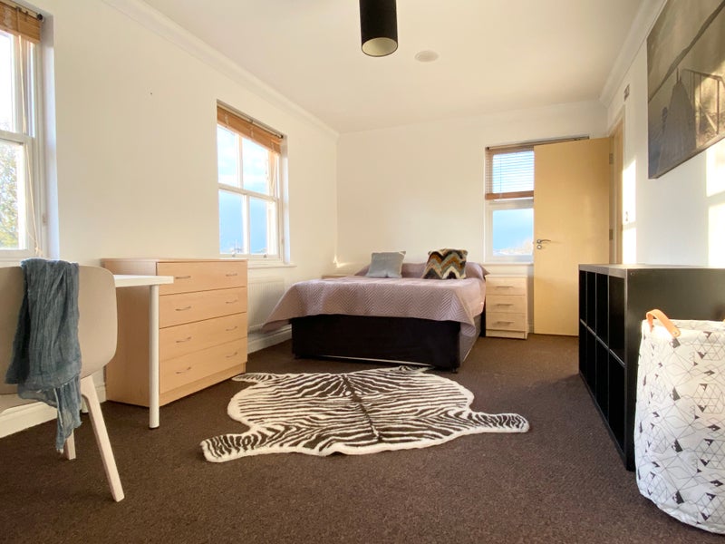 Photo 1: £695 single occupancy or £775 couple en-suite room 4/4JW