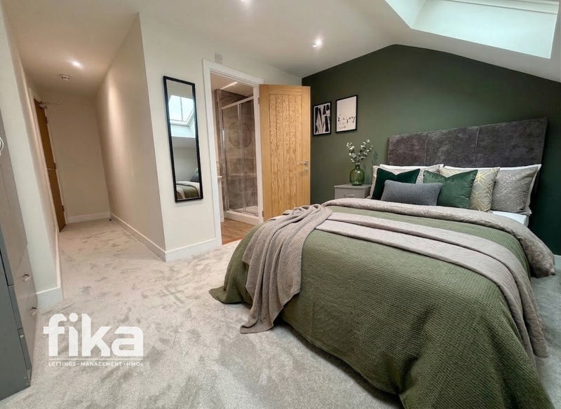 Photo 1: Room 7 w/ Ensuite