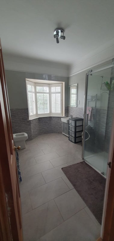 Photo 1: 1st Floor Bathroom