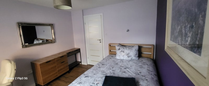 Photo 1: Double bedroom