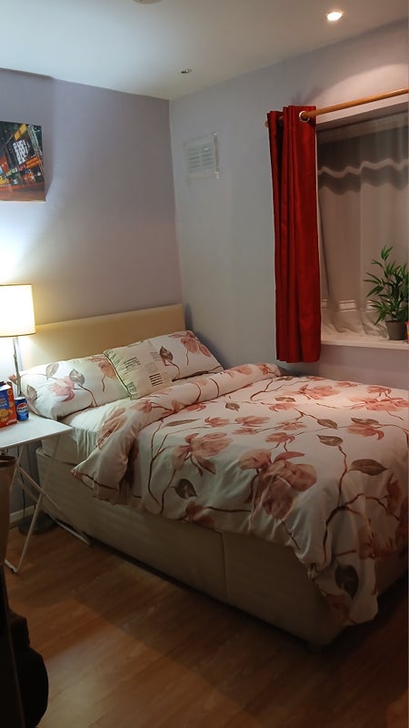 Photo 1: Cosy room with mini sofa and desk