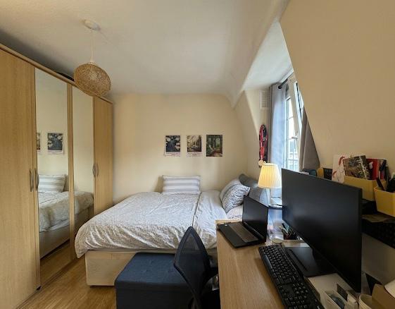 Photo 1: Bedroom available - photo 1 of 2